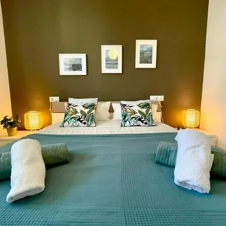 Gatu Racimo Terraza,piscina, Aire Ac,wifi Y Parking
